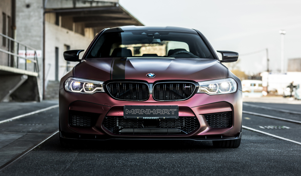 Бордовый автомобиль Manhart MH5 800 вид спереди