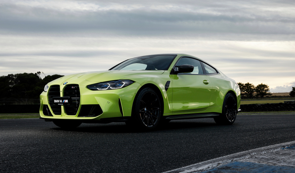 Автомобиль BMW M4 Competition 2021 года вид спереди