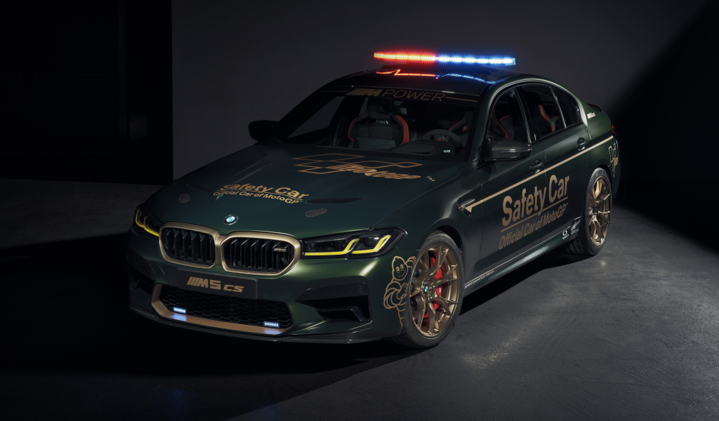 Служебный автомобиль BMW M5 CS MotoGP Safety Car 2021 года