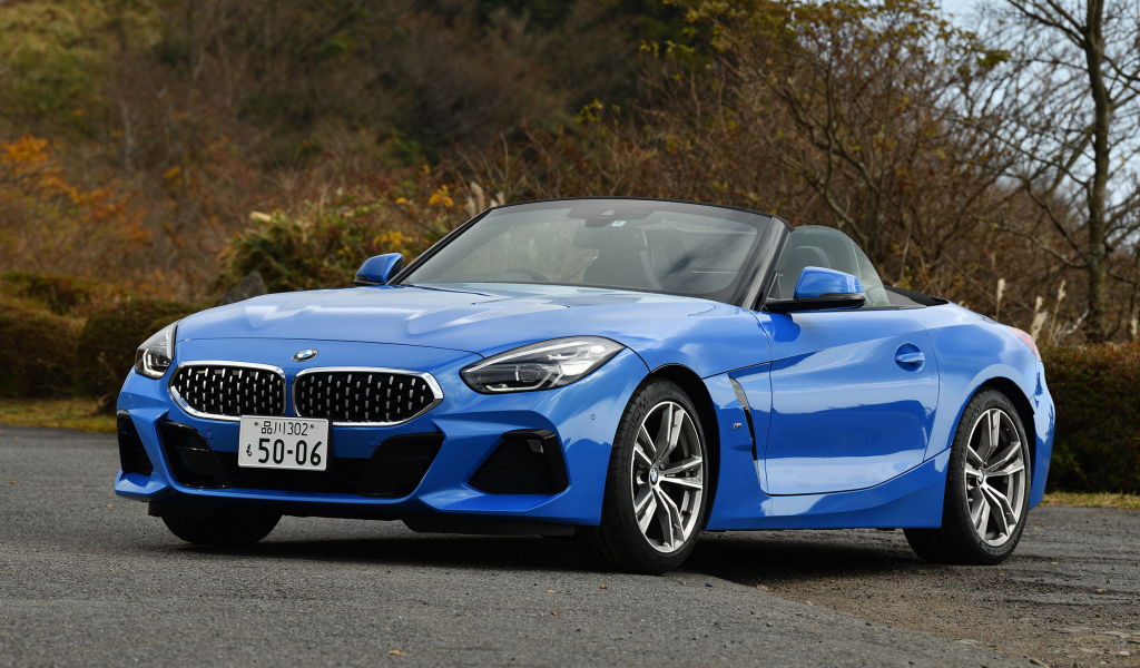 Синий кабриолет  BMW Z4 SDrive20i M Sport
