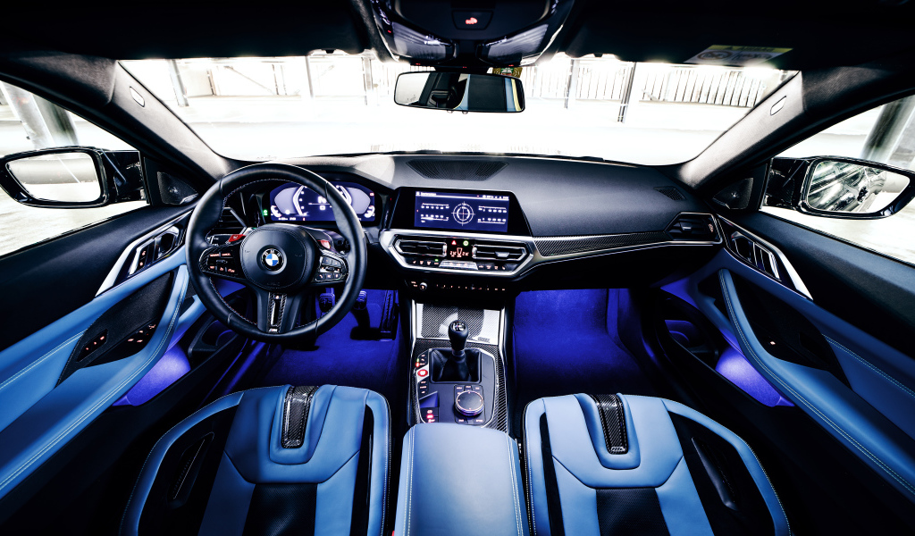 Кожаный салон автомобиля BMW M4 Coupé