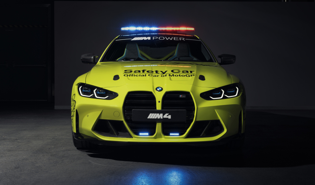 Желтый служебный автомобиль BMW M4 Competition MotoGP Safety Car 2021 года
