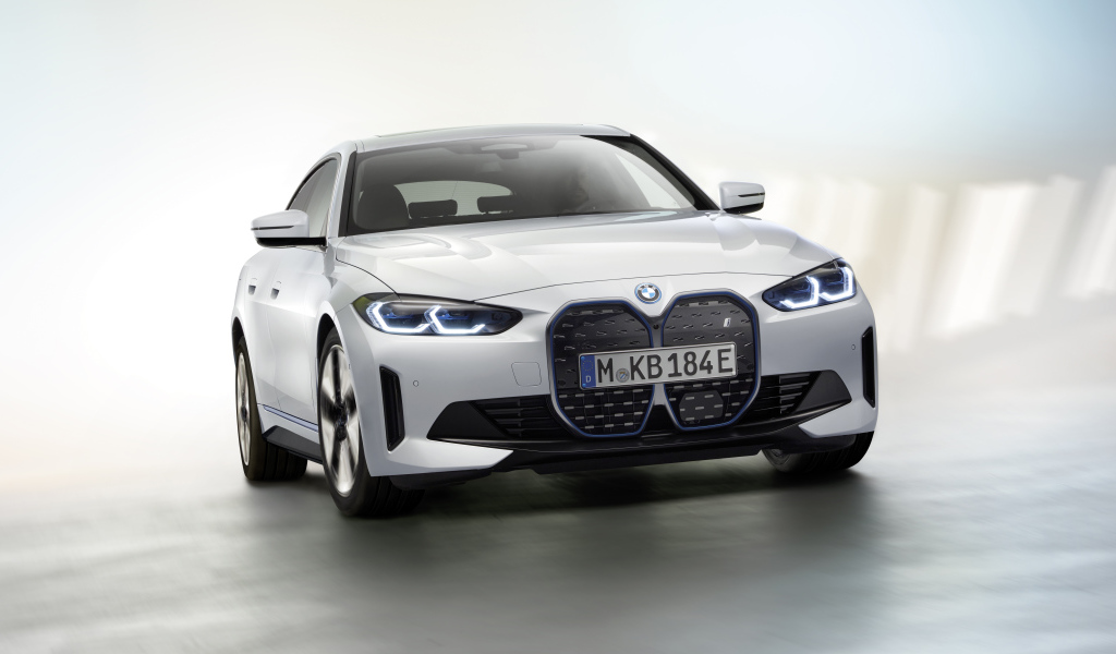 Автомобиль BMW I4 2021 года