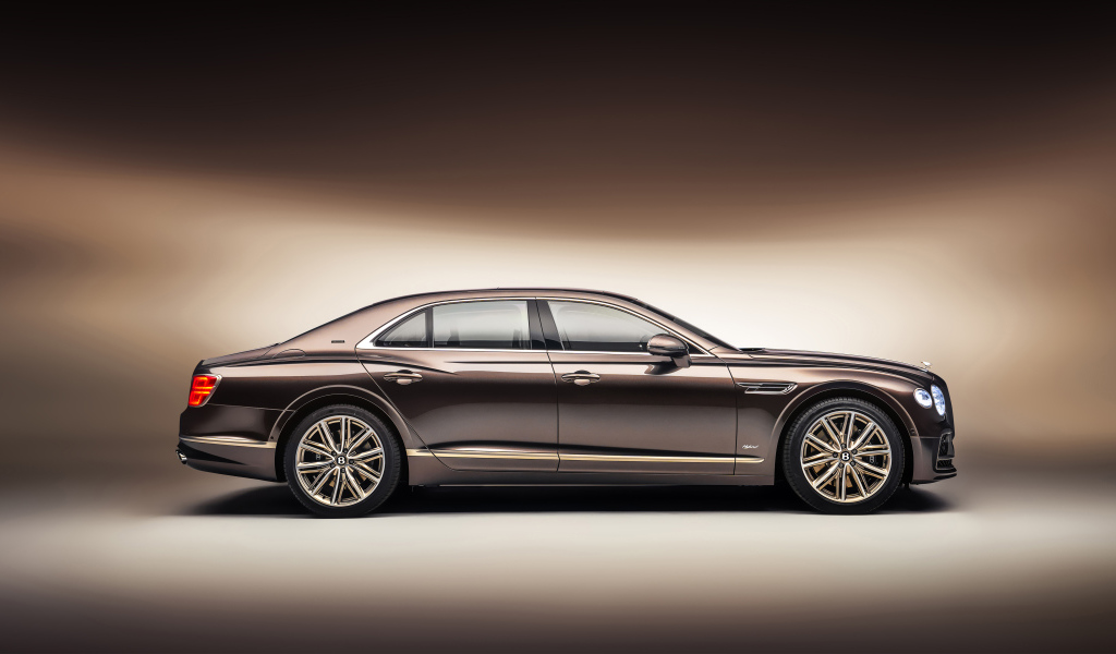 Автомобиль Bentley Flying Spur Hybrid Odyssean Edition 2021 года вид сбоку 