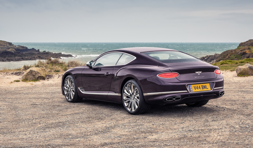 Автомобиль Bentley Continental GT Mulliner вид сзади