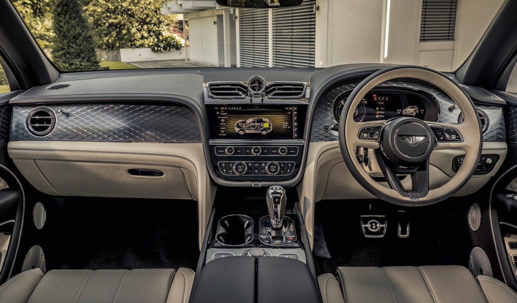 Салон дорого автомобиля Bentley Bentayga Hybrid 2021 года 