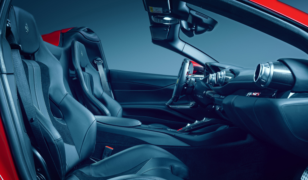 Черный салон автомобиля Ferrari 812 GTS N-Largo 2021 года 