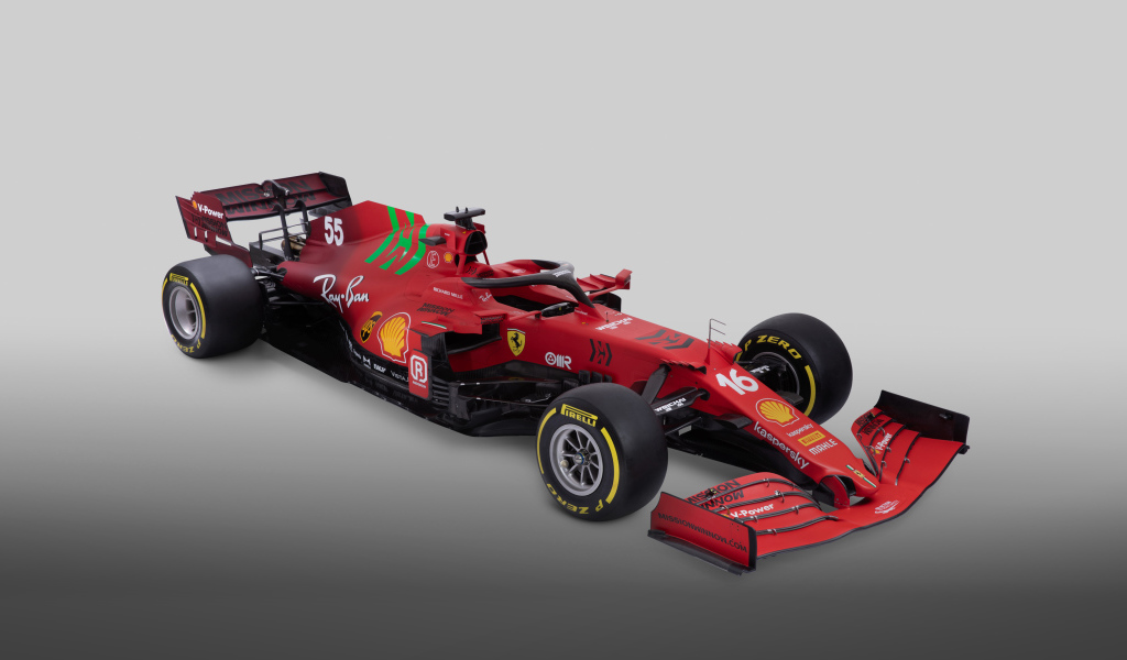 Гоночный болид Ferrari SF21 2021 года на сером фоне