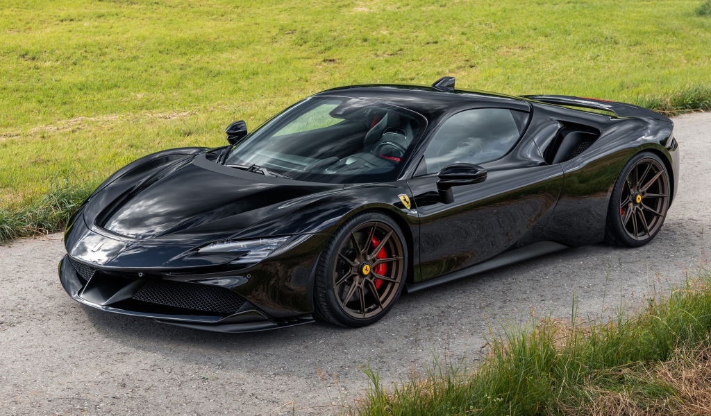 Черный быстрый автомобиль Novitec Ferrari SF90 Stradale 2021 года 