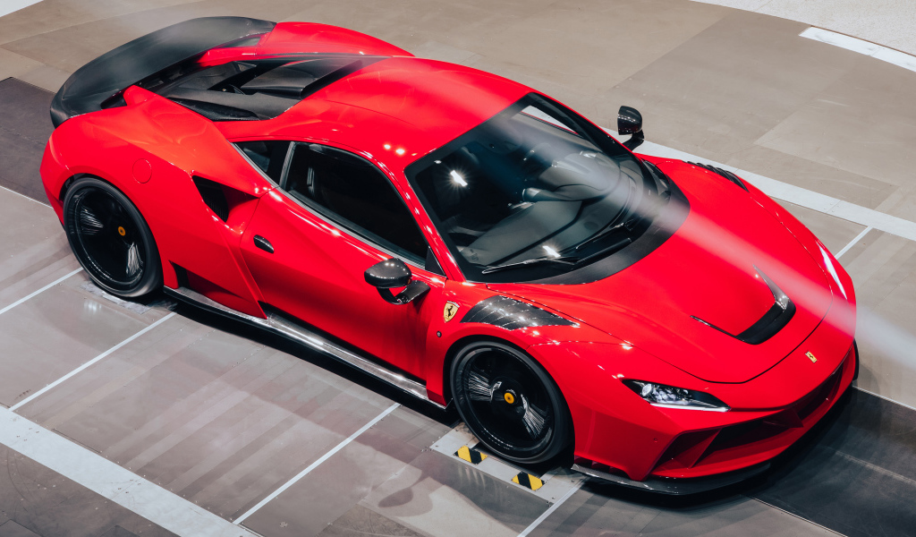 Вид сверху на красный спорткар Novitec Ferrari F8 Tributo N-Largo 2021 года