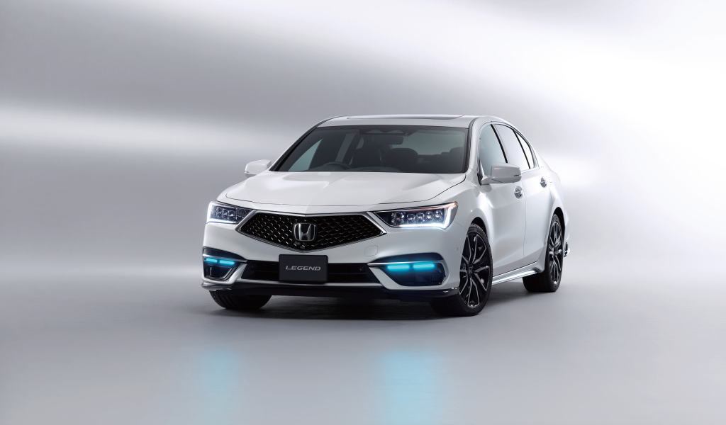 Белый автомобиль Honda Legend EX, 2021 года на сером фоне