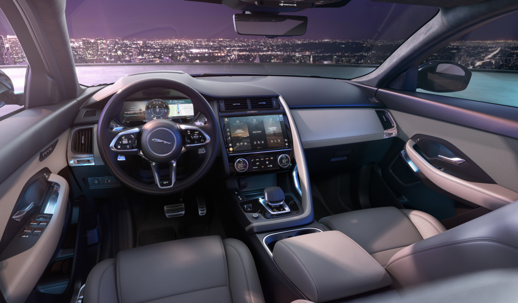 Дорогой салон автомобиля Jaguar E-Pace R-Dynamic 2021 года