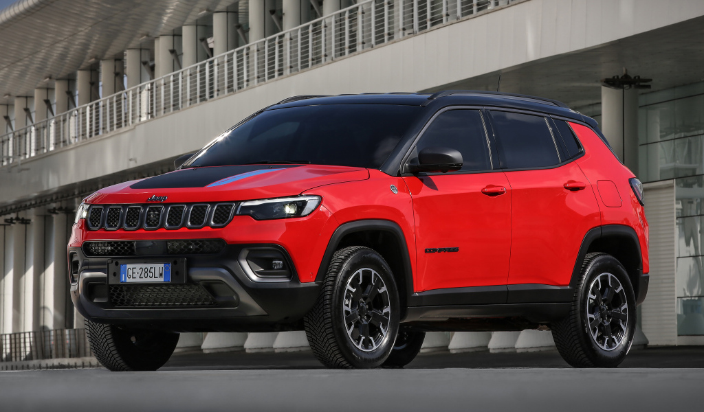 Красный Jeep Compass Trailhawk 4xe 2021 года