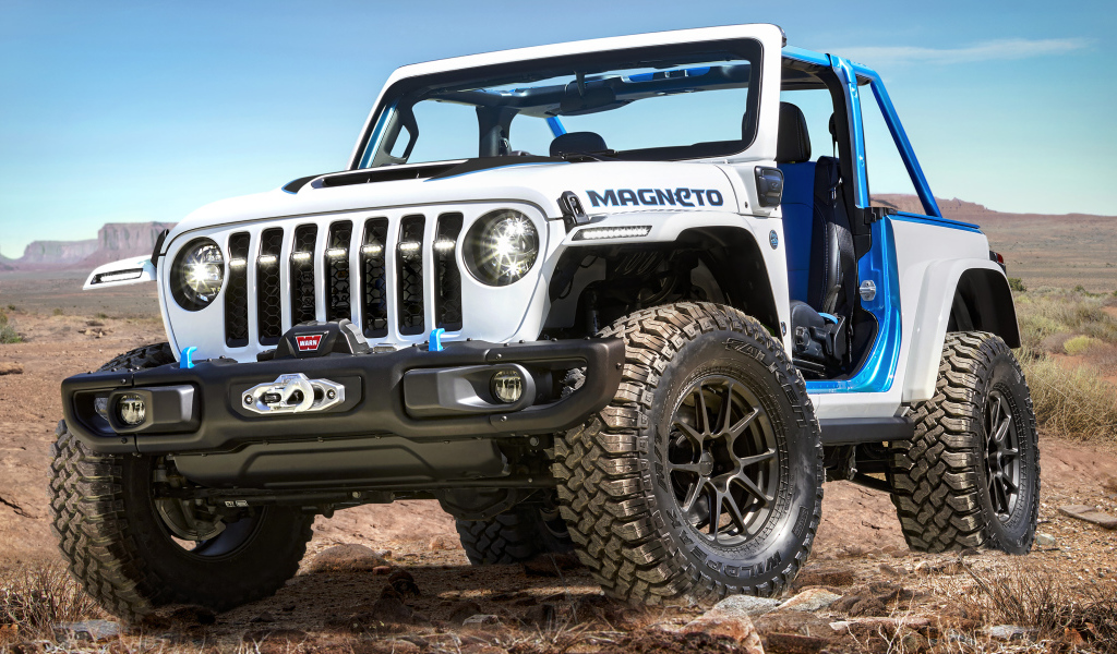 Спортивный Jeep Wrangler Magneto 2021 года в пустыне