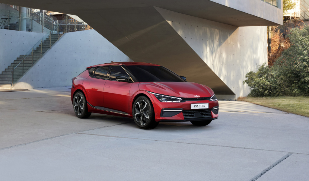 Красный автомобиль Kia EV6 GT Line 2021 года
