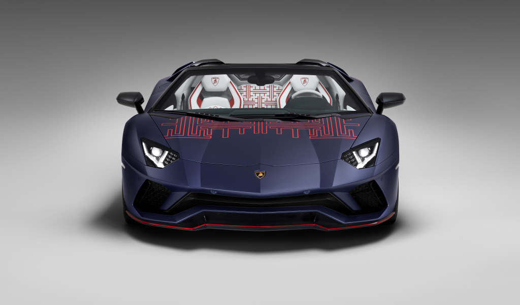 Автомобиль Lamborghini Aventador S, 2021 года вид спереди