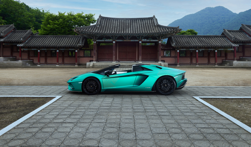 Спортивный кабриолет Lamborghini Aventador S, 2021 года