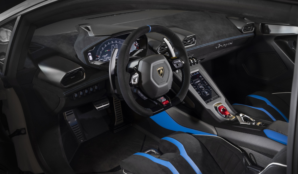 Салон автомобиля Lamborghini Huracán STO 2021 года черного цвета