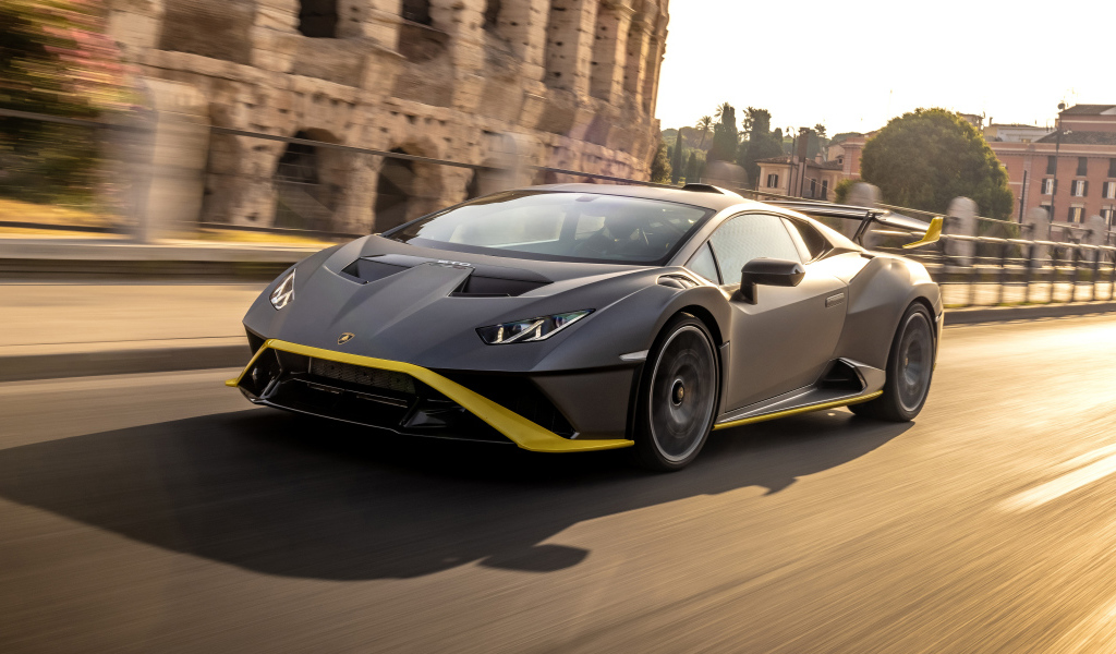Быстрый черный Lamborghini Huracán STO 2021 года в городе 