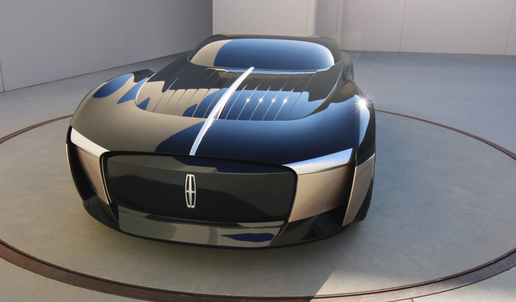 Автомобиль Lincoln Anniversary Concept 2021 года вид спереди