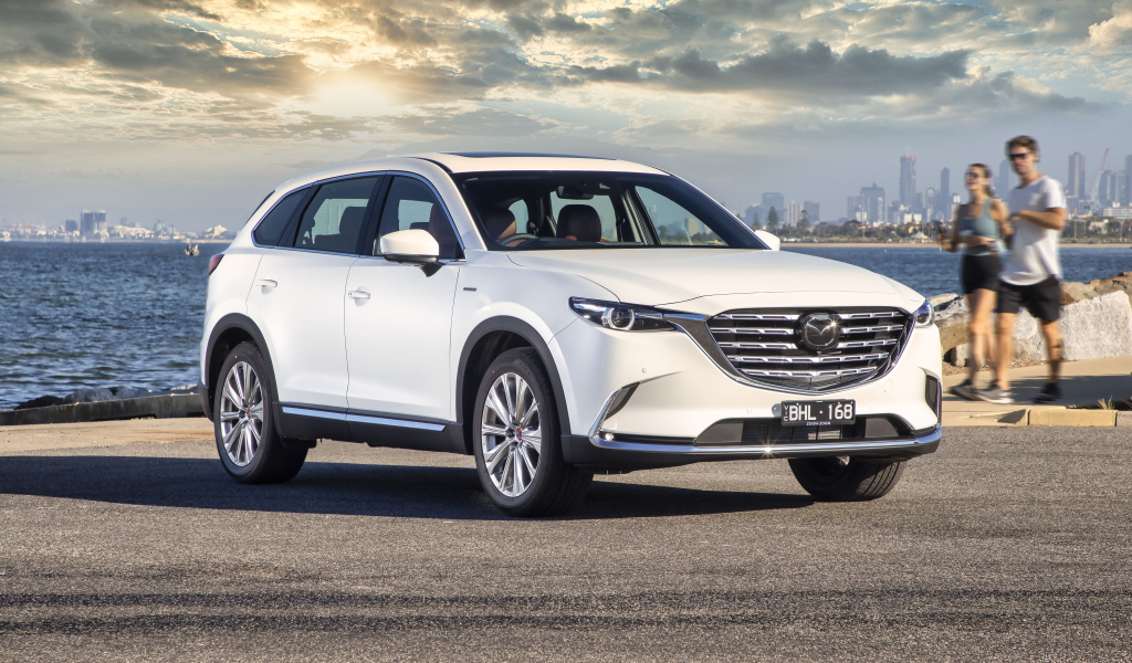 Белый внедорожник Mazda CX-9 100th Anniversary 2021 года