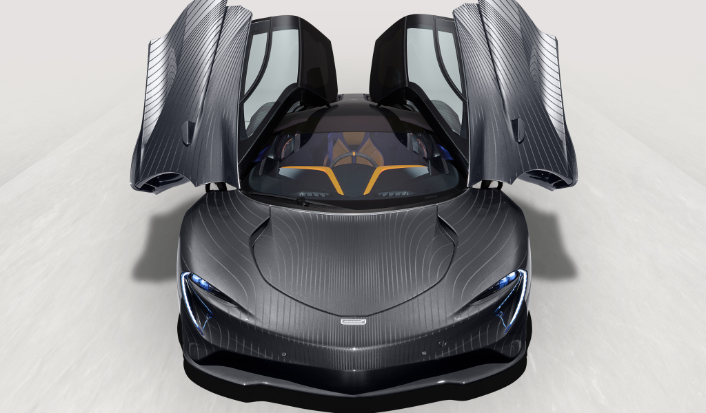 Автомобиль McLaren MSO, 2021 года на белом фоне