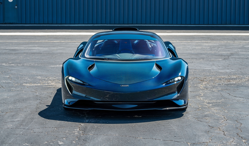 Синий спорткар McLaren Speedtail