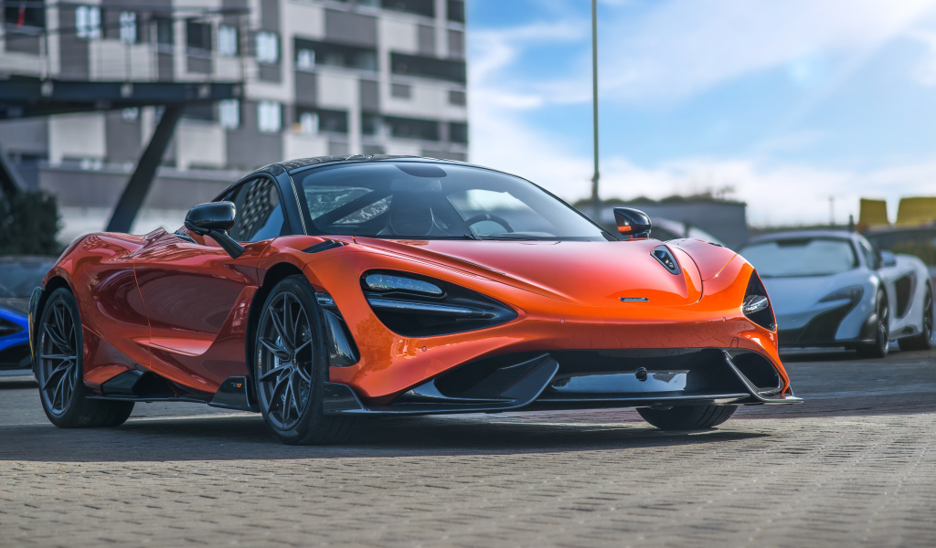 Быстрый McLaren 765LT 2021 года