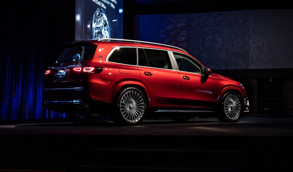 Автомобиль Mercedes-Maybach GLS 600 4MATIC 2021 года вид сзади