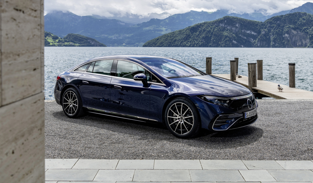 Дорогой автомобиль бизнес класса Mercedes-Benz EQS 450+ AMG Line 2021 года