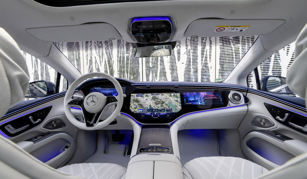 Серый кожаный салон автомобиля Mercedes-Benz EQS 450+ AMG Line 2021 года