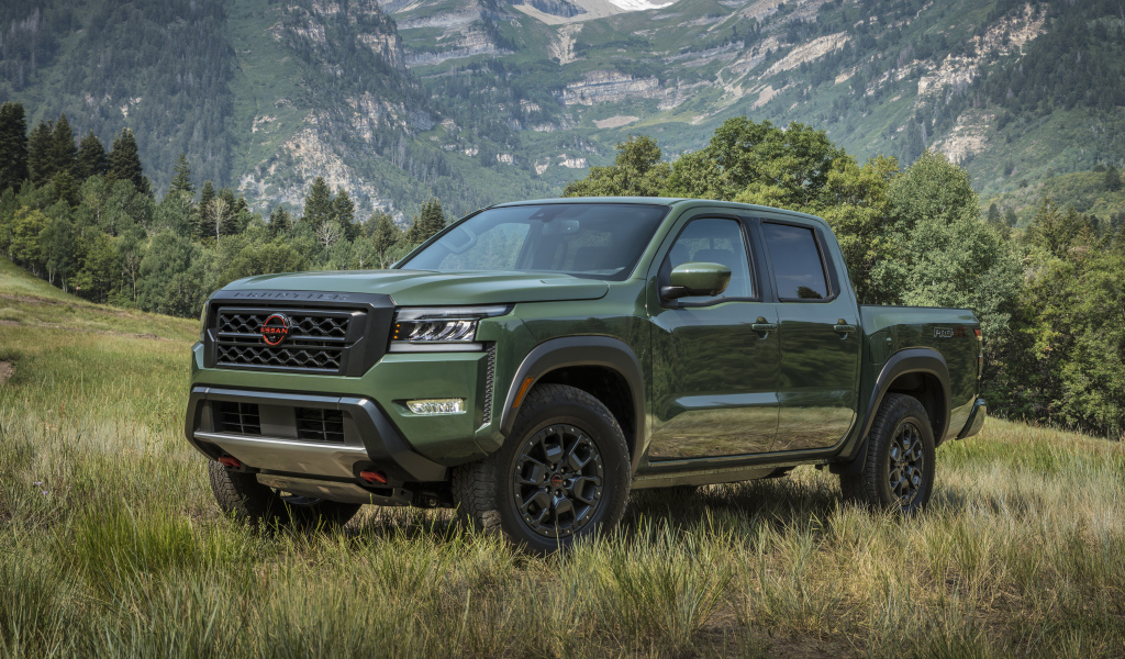 Внедорожник Nissan Frontier Pro-4X, 2022 года в горах