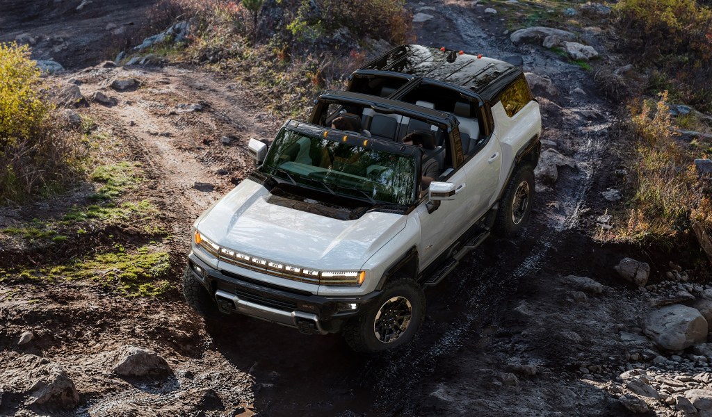 Автомобиль GMC Hummer EV, 2024 года вид сверху