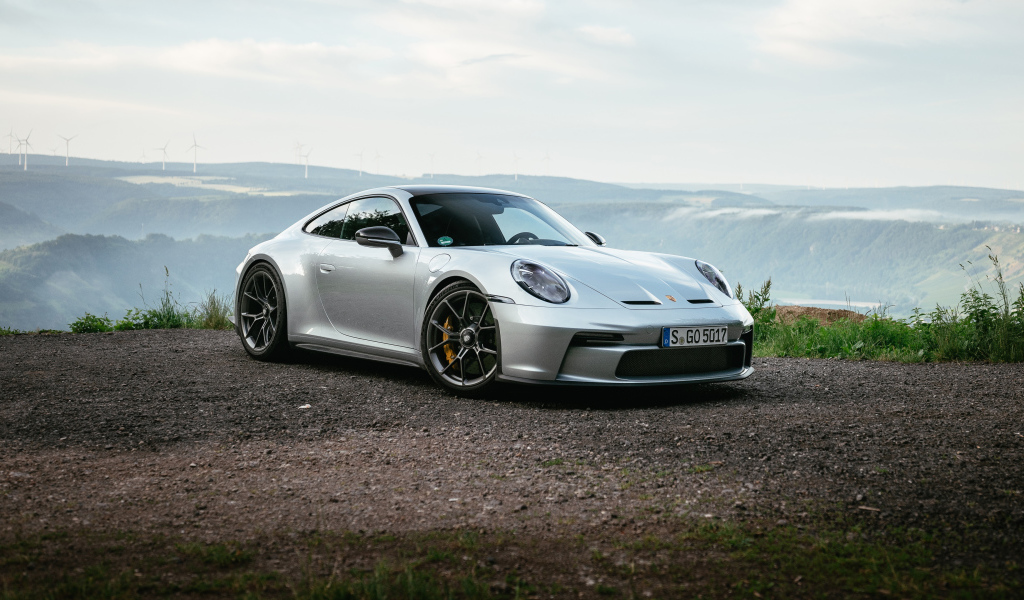 Быстрый автомобиль Porsche 911 GT3 Touring PDK 2021 года