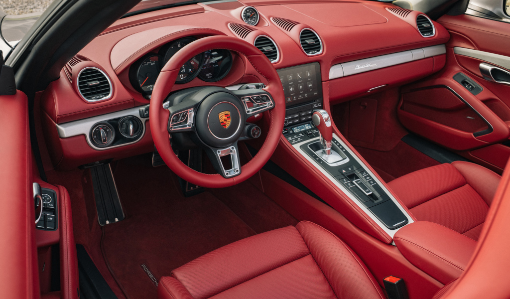 Красный кожаный салон автомобиля Porsche Boxster 25 Jahre 2021 года