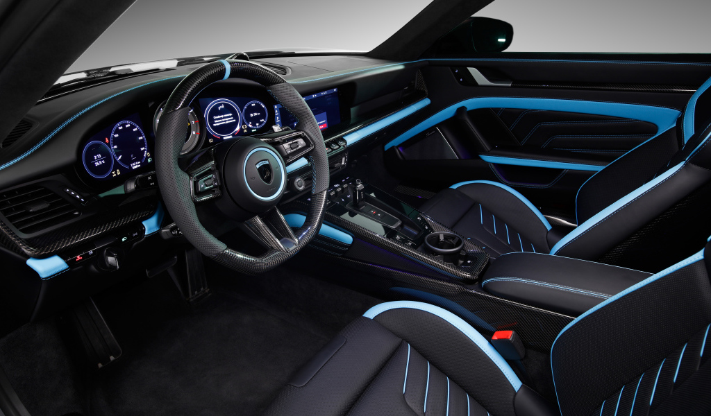 Стильный салон автомобиля Porsche 911 Turbo S Stinger GTR 3 2021 года