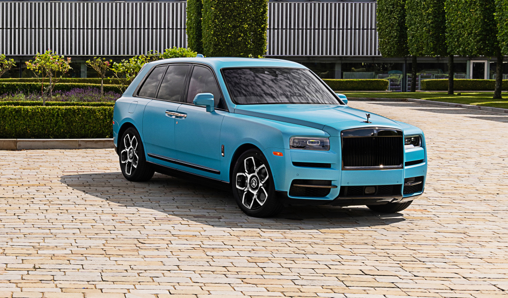 Дорогой голубой автомобиль ROLLS-ROYCE Ghost, 2021 года
