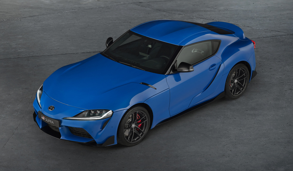 Синий автомобиль Toyota GR Supra, 2021 года вид сверху