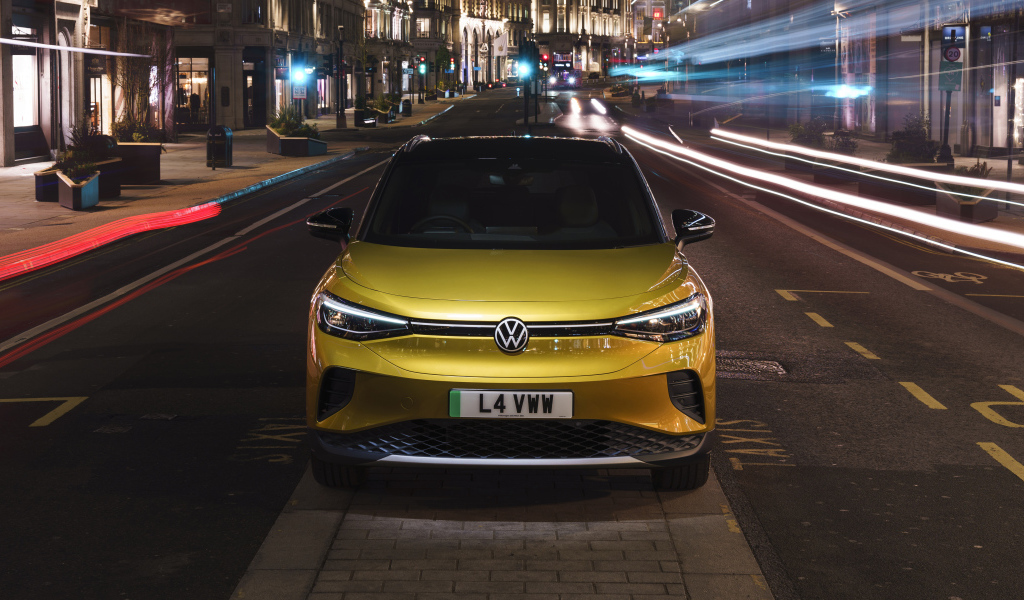 Золотистый автомобиль Volkswagen ID.4 1st 2021 года в городе