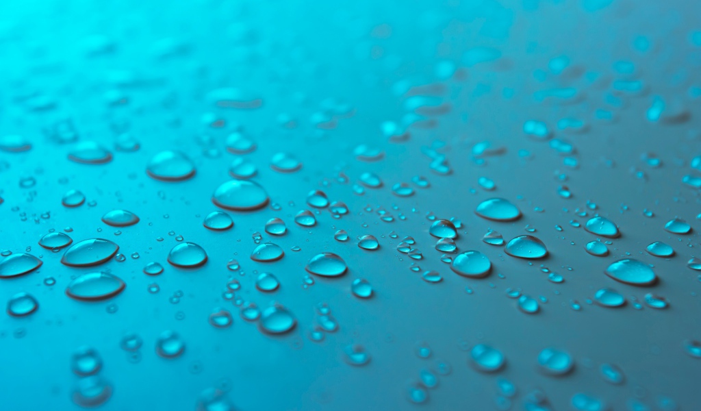 Голубой фон с каплями воды на поверхности