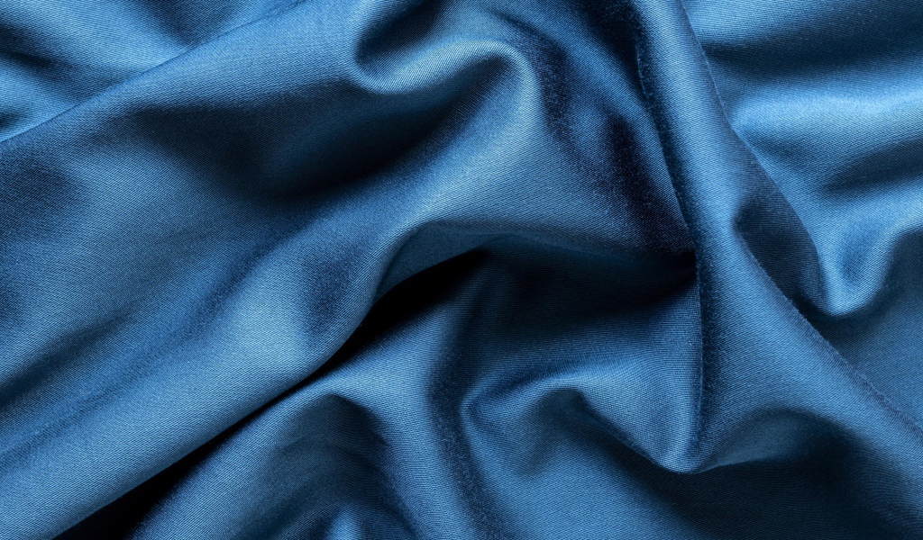 Кусок синей ткани крупным планом