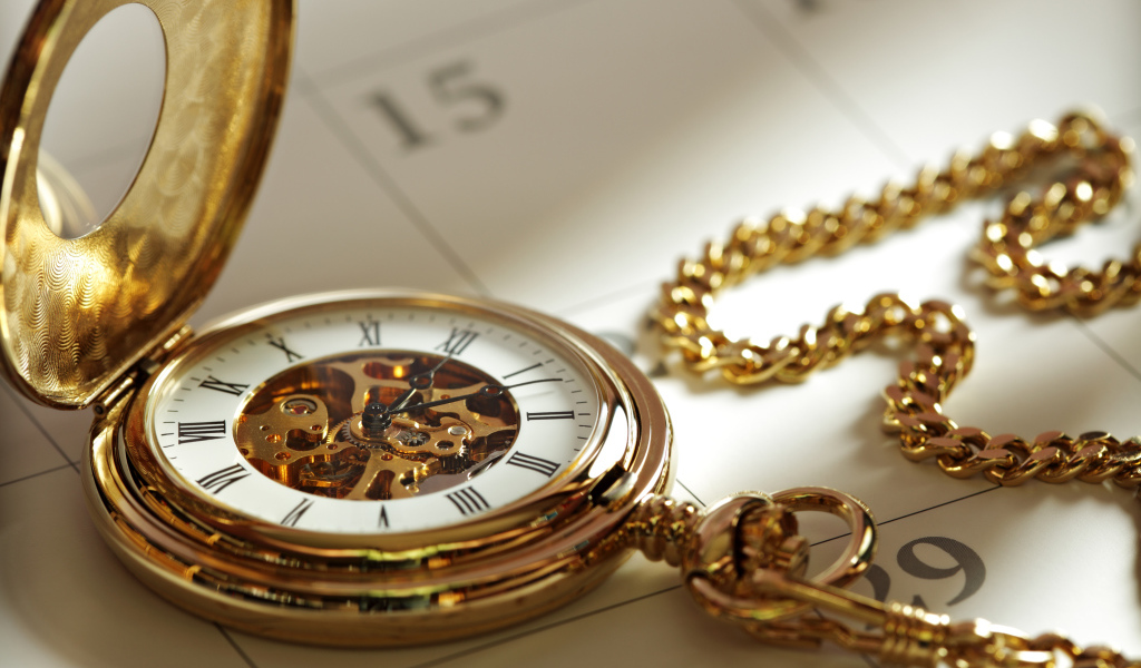 Красивые золотые карманные часы на цепочке