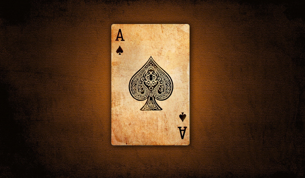 Черный пиковый туз на коричневом  фоне