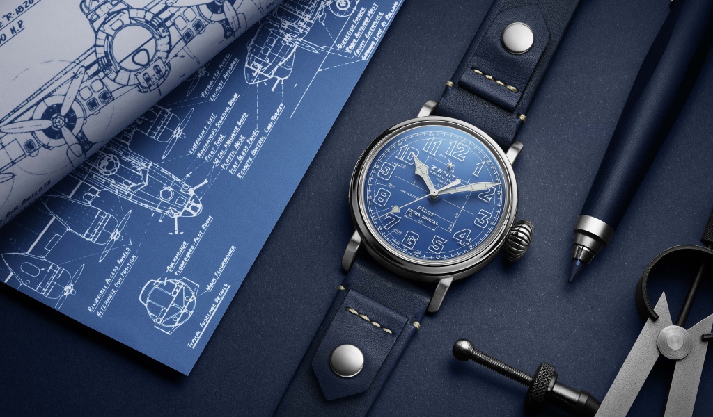 Стильные дорогие мужские часы  Zenith Pilot Type 20 на столе с ручной