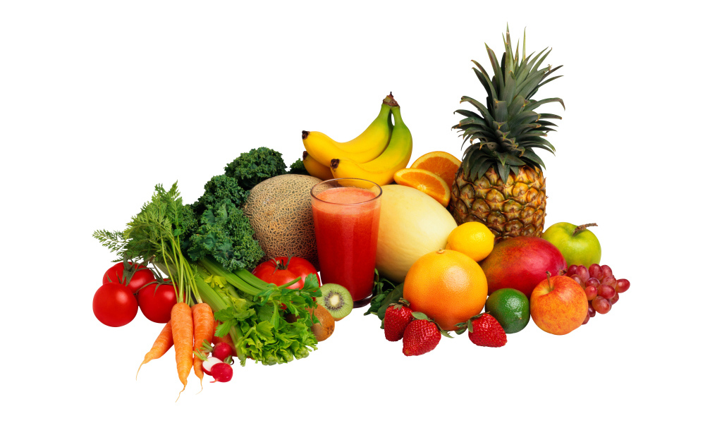 Аппетитные свежие фрукты, овощи и зелень на белом фоне