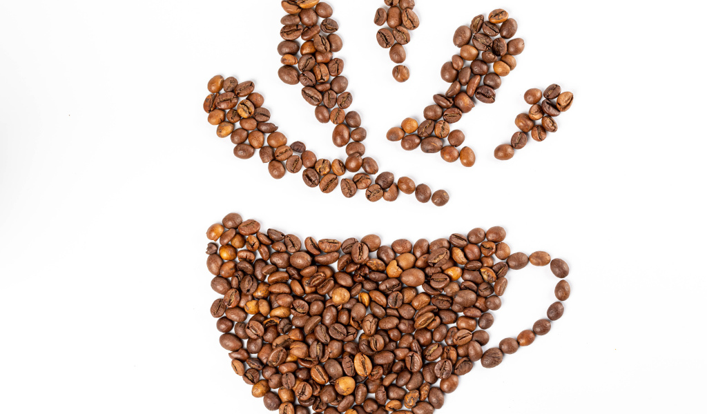 Рисунок из кофейных зерен на белом фоне 