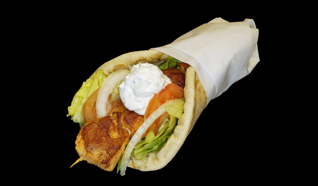 Шаурма в лепешке на черном фоне