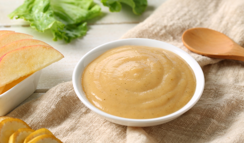 Яблочное пюре с кусочками яблока и банана 