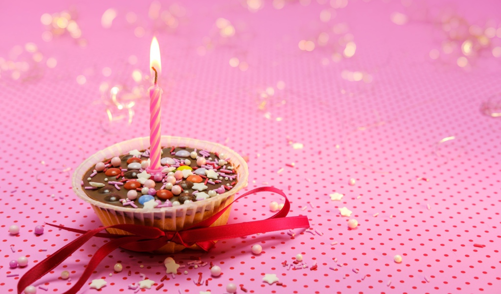 Пирожное с одной свечкой