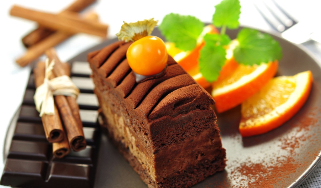 Шоколадное пирожное с корицей и шоколадом 